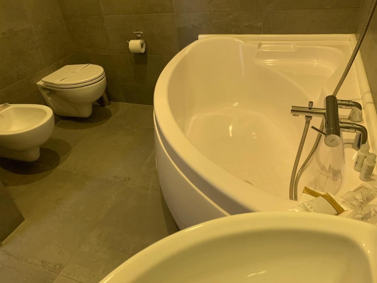 Palazzo 41 Rental Rooms サン・ピエトロ・ヴェルノーティコ エクステリア 写真